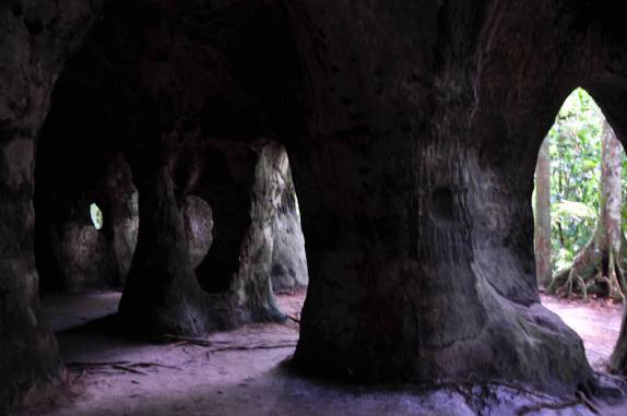 Gruta em forma de labirinto, próxima à Cachoeira Iracema, em Presidente Figueiredo - AM